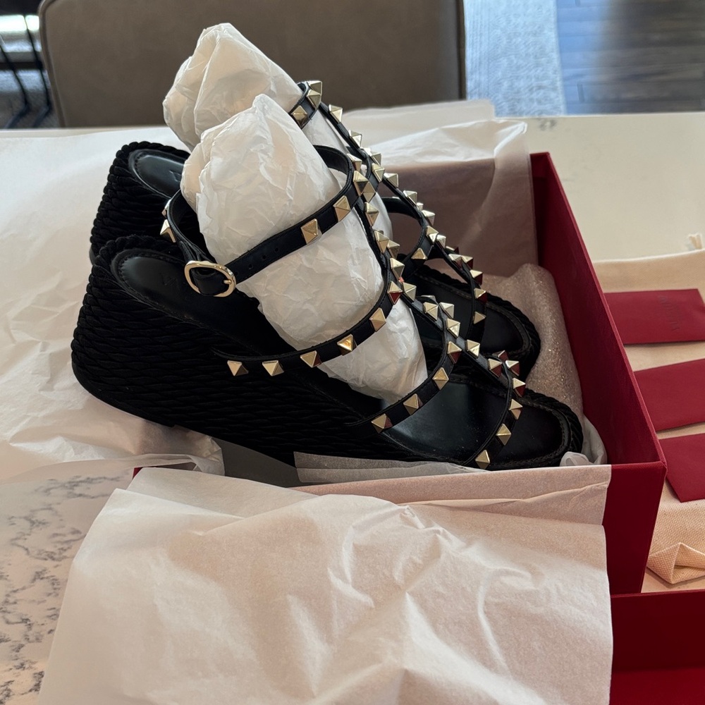 Valentino Black Pyramid-Stud Wedge Sandals 40 - Picture 8 of 9